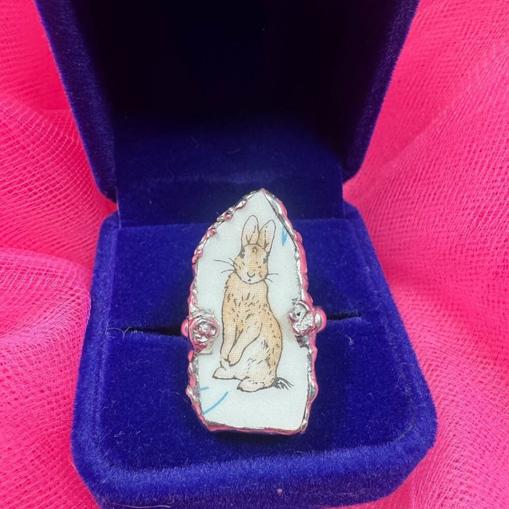 Hand Crafted Peter Rabbit Wedgewood Broken China Ring W/ Silver Spoon Bowl Band - Picture 9 of 15